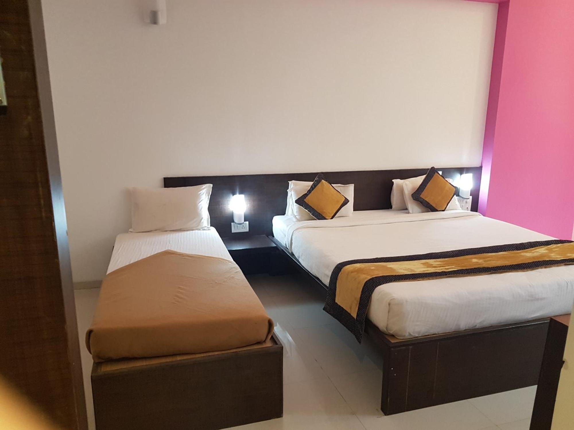 Hotel Golden View Shirdi Dış mekan fotoğraf