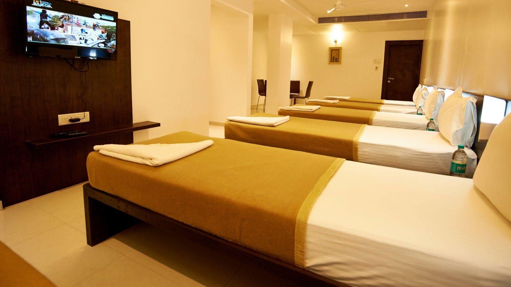 Hotel Golden View Shirdi Dış mekan fotoğraf