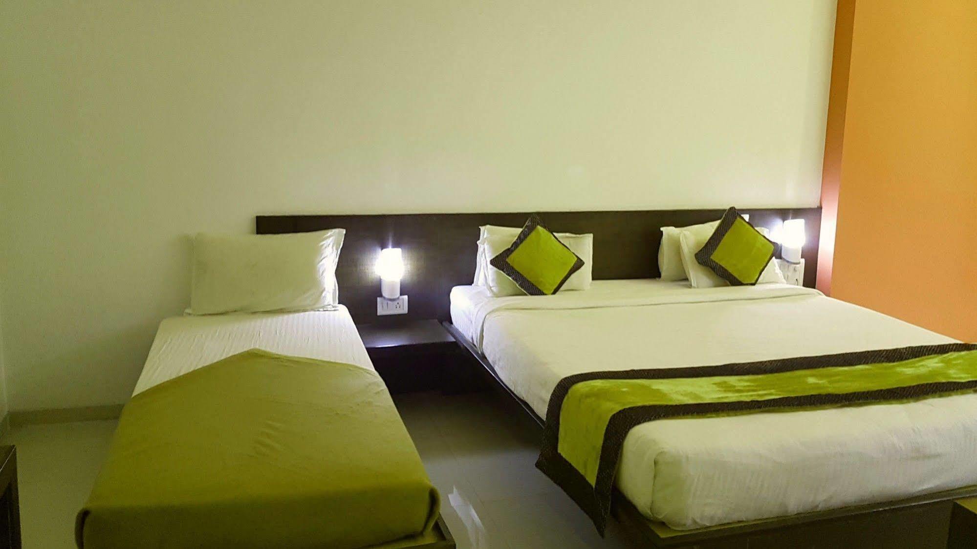 Hotel Golden View Shirdi Dış mekan fotoğraf