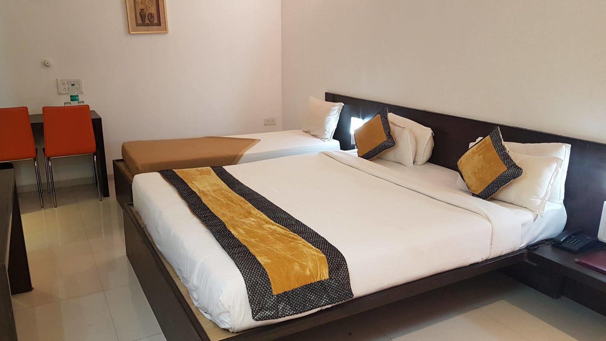 Hotel Golden View Shirdi Dış mekan fotoğraf